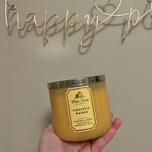 Bath and body works/white barn pineapple mango candle